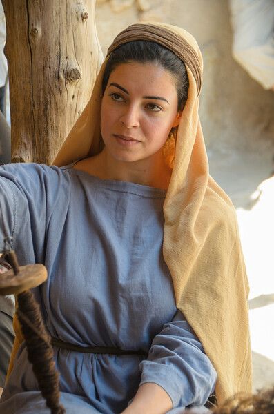 Nazareth Village, Bible Clothing, Living Nativity, Mary Of Bethany, Biblical Clothing, Hebrew Clothing, Biblical Costumes, Nativity Costumes, Veil Mantilla