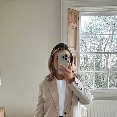 Pretty Lavish on Instagram: "Transitional styling with our muse @laurafayjackson #prettylavish" Pretty Lavish, Muse, On Instagram, Instagram