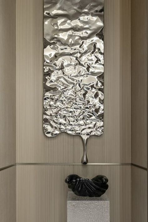 Interior Design Trends 2024 - Sculptural wall art - 3D textile art and paintings - Rado Kirov Picture Molding, Mirror On The Wall, W Hotel, Textured Canvas Art, Kitchen Trends, Wall Deco, Interior Art, Interior Design Trends, 인테리어 디자인