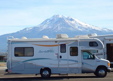 Check Out These Cheap RV Travel Tips to Help Make Your Recreational Vehicle Travels Just a Little More Affordable No Matter Where Your Destination May Be! Cheap Rv, Motorhome Travels, Travelling Abroad, Camping Van, Rv Adventure, Book Cheap Flights, Cheap Flight Tickets, Bear With Me, Camping Spots