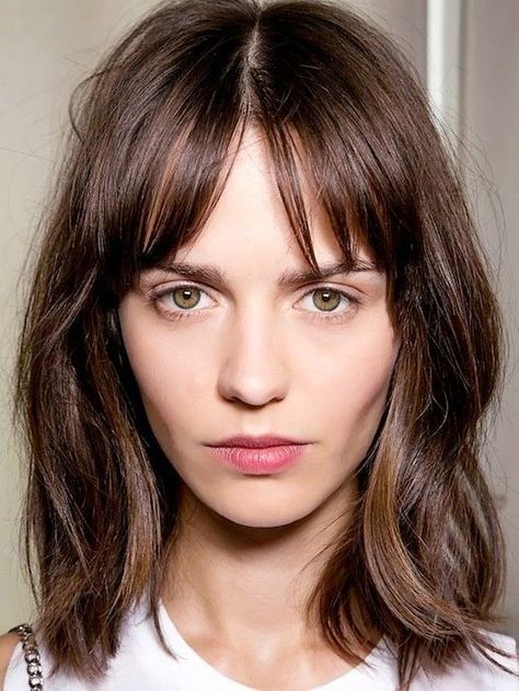 25 Inspiring Long Bobs via Le Fashion Image - Corinna B's World Long Bobs, Brunette Bob, Choppy Bob Hairstyles, Long Bob Haircuts, Lob Haircut, How To Style Bangs, Fringe Hairstyles, Bob Haircuts For Women, Long Bob Hairstyles