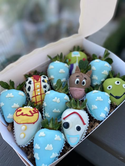 Toy Story Strawberry Ideas, Monster Inc Strawberries, Bluey Chocolate Covered Strawberries, Toy Story Chocolate Covered Strawberries, Toy Story Strawberries, Disney Chocolate Covered Strawberries, Toy Story Desserts, Chocolate Covered Strawberries Designs, Chocolate Strawberries Ideas