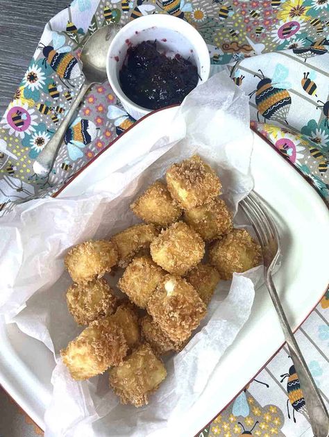 Breaded Brie Tuna Stuffed Tomatoes, Baked Halloumi, Brie Bites, Light Bites, Crusty Bread, Food Printables, Deep Fried, Yummy Snacks, Brie