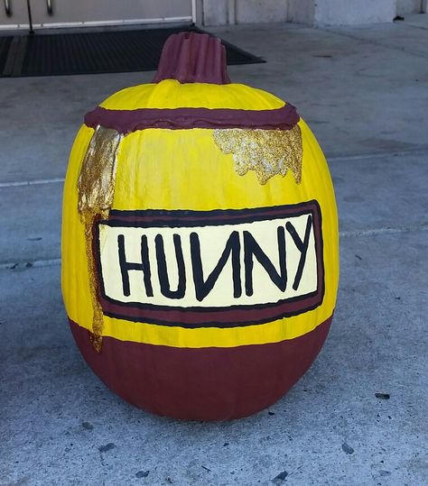 Winnie the Pooh's honey pot. Halloween Pumpkin Painting Pooh Pumpkin Painting, Winnie The Pooh Pumpkin Painting, Pooh Pumpkin, Winnie The Pooh Pumpkin, Halloween Pumpkin Painting, Hunny Pot, Cute Pumpkin Carving, Disney Pumpkin Carving, Painting Pumpkin