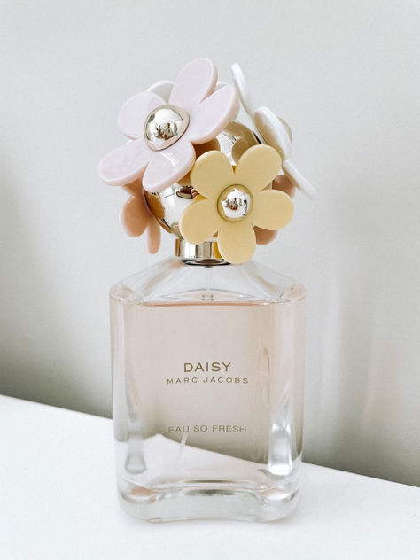 marc jacobs daisy perfume 


aesthetic perfumes > that girl > marc jacobs > perfume recommendations > must have
(link included) Marc Jacobs Daisy Perfume Aesthetic, Marc Jacobs Daisy Perfume, Marc Jacobs Perfume, Daisy Perfume, Daisy Eau So Fresh, Girls Gift Guide, Marc Jacobs Daisy, Beauty Corner, Wear Perfume