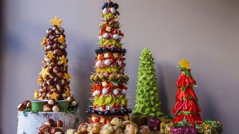 appetizer trees Antipasto Tree, Antipasto Plate, Christmas Main Dishes, Christmas Appetizers Party, American Holiday, Easy Appetizers, Holiday Snacks, Party Appetizers, Holiday Recipes Christmas