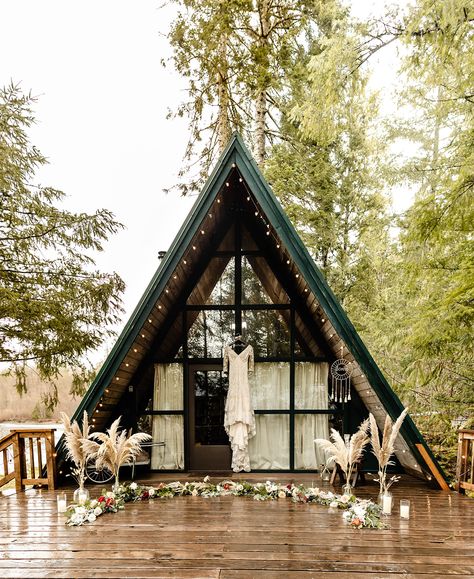 A Frame Cabin Wedding, A Frame Cabin Elopement, A Frame Elopement, Lights In The Woods, A Frame Wedding, Circle Ceremony, Airbnb Elopement, Cabin Airbnb, Cabin Elopement