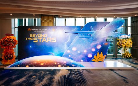 Beyound The Stars - Vietnam Airlines :: Behance Airport Set Design, Airport Installation, Activation Booth, Aviation Exhibition Booth, Traveling Exhibition, Aviation Exhibition, Event Photo Booth, Vietnam Airlines, Photography Product