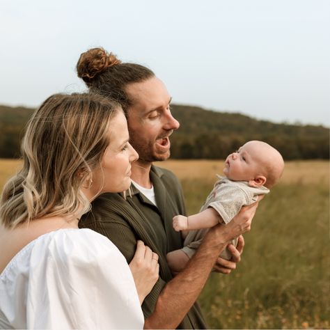 Family photos with 3 month old baby outside during the summer | Oh, Tannenbaum Photography Family Pictures With A 3 Month Old, 3 Month Old Family Photoshoot, Family Photos 4 Month Old, 2 Month Photos, Family Pictures With 3 Month Old, 3 Month Old Family Photos, 3 Month Old Baby Photoshoot, Parents Photography, Grass And Flowers