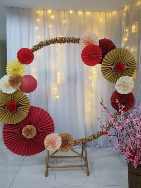 Asian Birthday Party Ideas, Paper Fans Decoration Backdrops, Japan Themed Party, Chinese Theme Parties, Asian Party Themes, Summer Window Display, Chinese New Year Crafts For Kids, Japanese Party, Asian Party