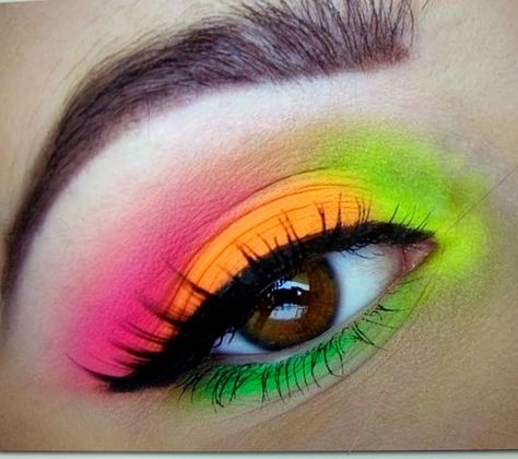 Makeup Looks Brown, Makeup Verde, Trendy Eye Makeup, Carnaval Make-up, Neon Eyeshadow, Festival Makeup Glitter, Neon Makeup, Eyeshadow For Brown Eyes, Bright Makeup