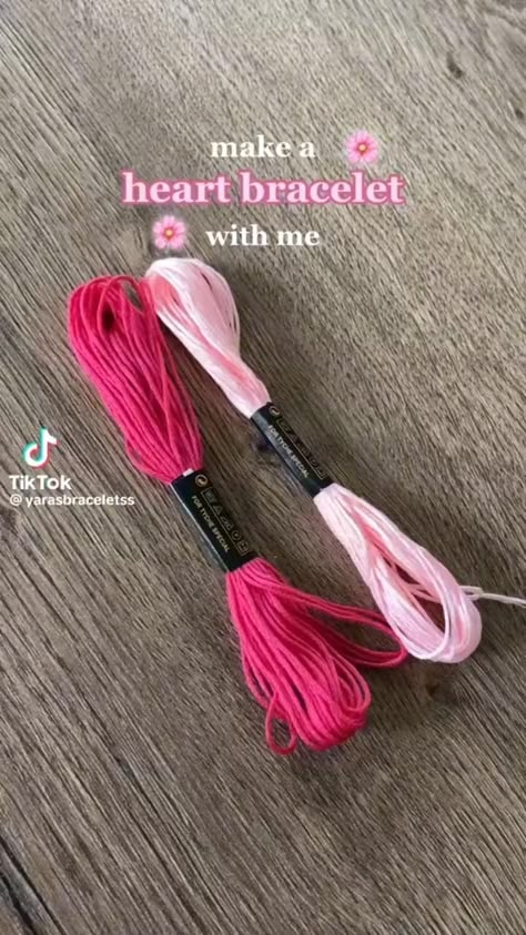 Bracelets Yarn Easy, Thread Heart Bracelet Tutorial, Bracelet Ideas Thread Easy, How To Make A Thread Bracelet Easy, Fishtail Friendship Bracelet Tutorial, How To Make Bracelet With Yarn, Yarn Bracket Ideas, Heart Shape Bracelet Tutorial, Braided Thread Bracelet