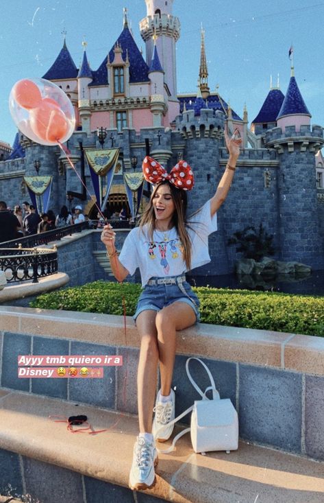 Disneyworld Outfit, Disney Poses, Disneyland Photography, Disney Trip Outfits, Disney Outfits Women, Theme Park Outfits, Disney Photo Ideas, Cute Disney Outfits, Disney World Pictures