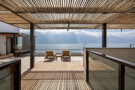 Dali Munwood Panorama Resort Hotel / IDO + Chongqing Hexin Architectural Design Institute | ArchDaily Lakeside Hotel, Design Institute, Windows Exterior, Chongqing, Split Level, Rooftop Terrace, Outdoor Landscaping, Hotels Design, Infinity Pool