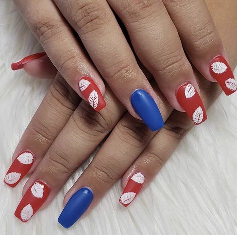 Stitch Nail Designs Short, Disney Nails Lilo And Stitch, Lilo And Stitch Short Nails, Lilo And Stitch Nails Acrylic Short, Stitch Nails Disney, Lilo And Stitch Nails, Disney Hawaii Aulani Nails, Hawaiian Flower Nails, Tropical Nail Designs