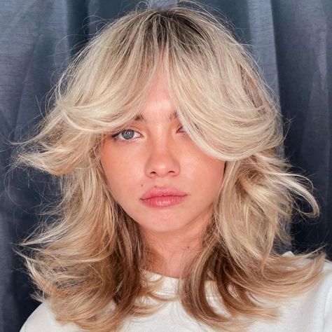 Are you going for the most refreshing face-framing layered and choppy shoulder-length hair that might change your look? One of the biggest trends of the season is this medium shag with long curtain bangs. We have some tips and tricks on how you can style your hair so you can rock it with confidence. // Photo Credit: @bel_pipsqueekinsaigon on Instagram