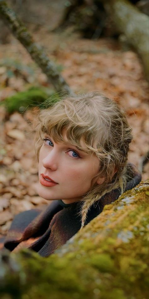 #evermore #swiftie Taylor Swift 壁紙, Taylor Swift Evermore, Taylor Swift Photoshoot, Taylor Swift Fotos, Taylor Swift Images, Photos Of Taylor Swift, Estilo Taylor Swift, Taylor Swift Cute, Taylor Swift Posters