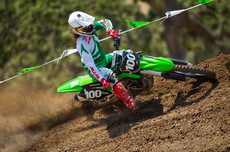 Racer X Films: 2017 Kawasaki KX250F Intro - Racer X Online Eli Tomac, Kawasaki Dirt Bikes, Ktm Dirt Bikes, Monster Energy Supercross, Enduro Motocross, Motocross Love, Dirt Bike Racing, Mx Bikes, Cool Dirt Bikes