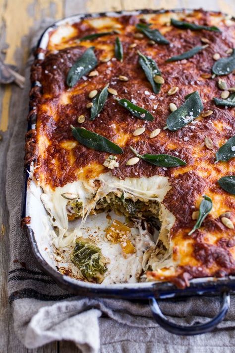 Simple Caramelized Butternut Squash and Kale Florentine Lasagna | halfbakedharvest.com @hbharvest Florentine Lasagna, Butternut Squash And Kale, Butternut Squash Kale, Wallpaper Food, Resep Pasta, Pasta Fatta In Casa, Think Food, Casserole Dish, Vegetarian Dishes