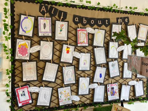 Hessian Classroom Display, Hessian Classroom, All About Me Display, Eyfs Displays, All About Me Eyfs, Eyfs Nursery, Primary Classroom Displays, Notice Board Decoration, Reggio Emilia Classroom