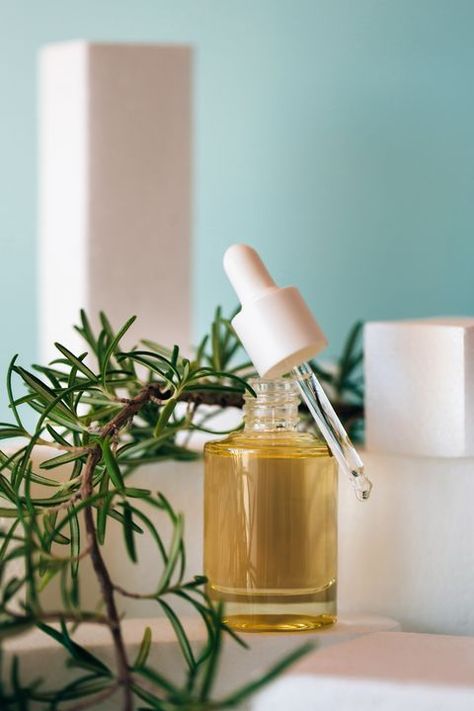 Homemade Hair Treatments, Hair Mask Recipe, Tattoo Plant, Stop Hair Breakage, Rosemary Oil For Hair, Essential Oils For Hair, Homemade Hair Products, Hair Shedding, Diy Hair Mask