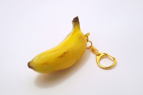 Whole Banana Keychain Clay Banana, Banana Keychain, Food Japan, Cute Banana, Artificial Food, Food Props, Food Displays, Japan Food, Fake Food