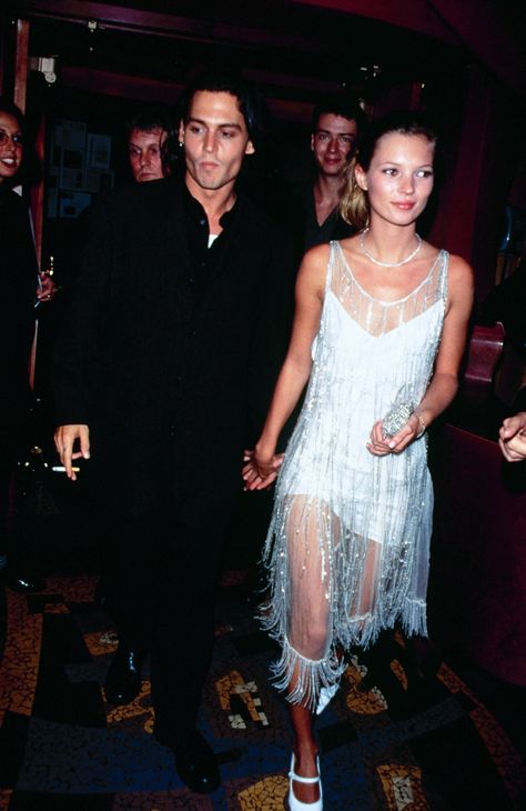 Messy Model, Johnny Depp Vanessa Paradis, Pop Star Costumes, Farewell Dress, 90s Night, 90s Couples, Wanna Date, Night Clubbing, John Depp