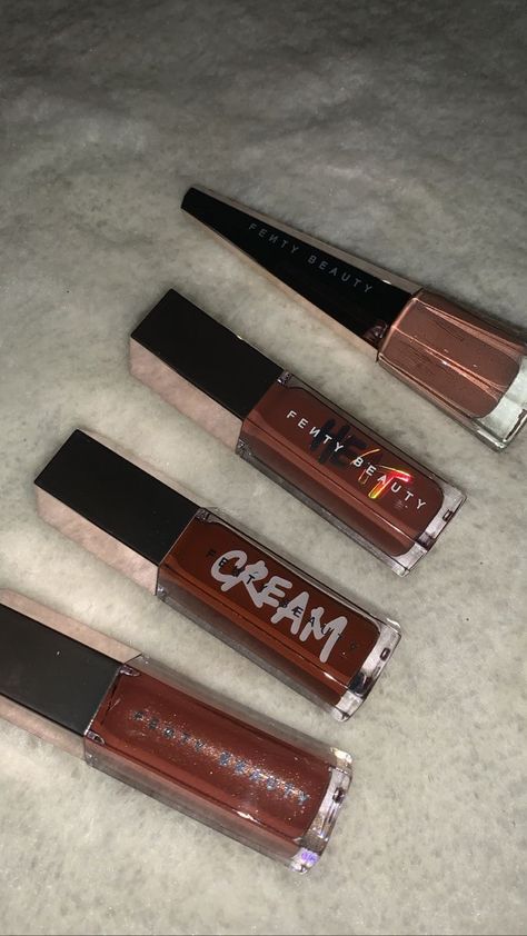 Gloss Fenty Beauty, Fenty Lip Gloss, Skin Care Routine Products, My Messages, Maybelline Makeup, Beauty Natural Products, Pretty Skin Care, Beauty Cream, Makeup Obsession