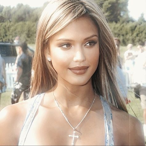 jessica alba icon Jessica Alba Icon, Jessica Alba 2000s, Jessica Alba Makeup, Jessica James, 2000s Aesthetic, Dangerous Woman, Adriana Lima, Jessica Alba, Cute Makeup