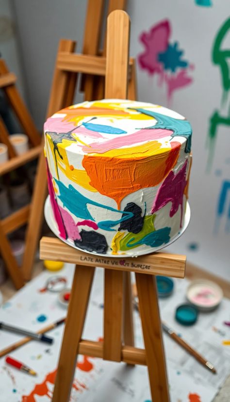 Artist Cake Ideas Birthday, Simple Man Cake, Art Themed Cake, Artist Birthday Cake, Artist Cake Ideas, Minimalist Cake Ideas, Minimalist Cake Designs, Palette Cake, 28th Birthday Cake