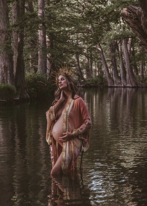 Hippie Pregnancy, Maternity Picture Outfits, Cute Pregnancy Pictures, Maternity Photography Poses Couple, Maternity Photography Poses Pregnancy Pics, Maternity Photography Outdoors, Boho Maternity, Maternity Photoshoot Poses, Maternity Photography Poses