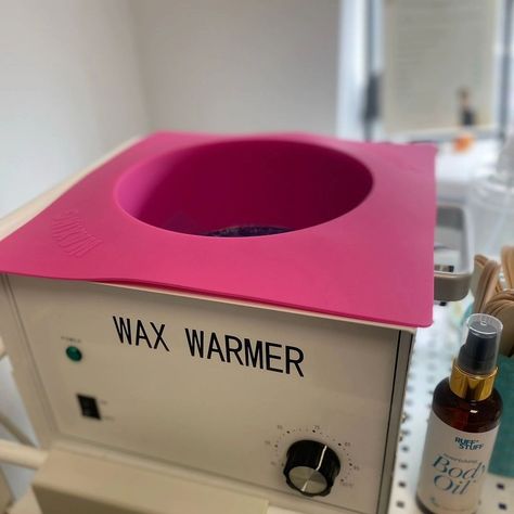 Reposted from @ruffstuffscrub Thanks to @waxingwarrior for providing effortless cleaning of my ‘giant tank’ of a wax pot! 💪 if you’re a waxing specialist and you haven’t checked out these amazing silicone inserts yet, what are you waiting for? 💕 Waxing Warrior™ Silicone Wax Pot Liners 💪🏼 For use with all types of wax; warm, hot, sugaring etc. Available for 500cc, 1000cc and 2.5 litre/5lb wax heaters, in various colours 🤍🩷💚 #InnovativeWaxing #WaxPotPerfection #SiliconeSaves #MessFreeWaxin... Waxing Specialist, Waxing Room, Wax Pot, Wax Heaters, Types Of Wax, Wax Warmer, Make It Simple, Wax, Wax Warmers