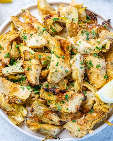 Baked Artichoke Hearts, Lemon Artichoke Chicken, Artichoke Heart Recipes, Vegetable Ideas, Baked Artichoke, Roasted Artichoke, Clean Snacks, Asparagus Recipes, Holiday Dishes