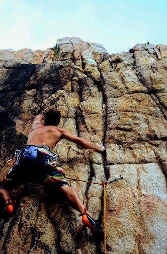 Climbing thailand koh tao Rock Climbing Aesthetic, Climbing Aesthetic, Rock Climbing Photography, Climbing Pictures, Trad Climbing, Rock Climbing Gear, Sport Climbing, Climbing Gear, Outdoor Climbing