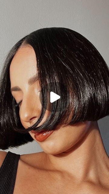 Tabitha Rodriguez on Instagram: "Because I get asked all the time…Save this for your next haircut appointment. 💇🏻‍♀️

What I ask for:
Jaw length bob
Blunt haircut 
No layers, no undercut 
Blow dried with medium size round brush 

🫶🏽

#thebobbedbrunette #bobhairstyle #bobhaircut #bobhair #shorthaircut #shorthairlove #shorthairideas #shorthaircuts #frenchbob #bobhaircutstyle #shortbob #shortbobstyle #shortbobhaircut #momstyleinspo #momstyles #personalstyleblogger" Micro Bob With Undercut, Haircut No Layers, Jaw Length Bob, Bob With Undercut, Short Bob Styles, Undercut Bob, French Bob, Oval Face Hairstyles, Round Brush