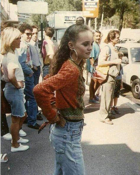 2,178 Likes, 18 Comments - The Looks from the past/90s (@milkcl0thes) on Instagram: “Baby Vanessa Paradis.” Young Vanessa Paradis, Vanessa Paradis Style, Vanessa Hessler, Spring Outfit Ideas For Women, Festival Ideas, Style Festival, 00s Fashion, Spring Outfit Ideas, Anja Rubik