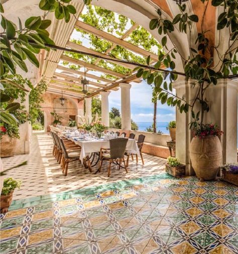 Kayla Aesthetic, Italian Scenery, Amalfi Coast Villa, Italian Style Home, Cumberland Gap, Homes In Italy, Hacienda Style Homes, Italy Villa, Italy House