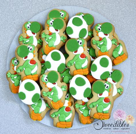 Yoshi Cookies, Yoshi Themed Birthday, Yoshi Cookies Decorated, Yoshi Party Ideas, Nintendo Cookies, Yoshi Deviled Eggs, Yoshi Birthday Party, Mario Brothers Cookies Decorated, Mario And Luigi Cookies