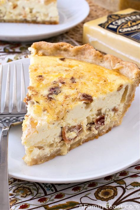 Quiche Lorraine is a savory egg custard pie with bacon, caramelized onions, and Gruyère Swiss cheese. Absolutely delicious! Mini Quiche Lorraine, Quiche Lorraine Recipe, Breakfast Quiche Recipes, Quiche Recipes Easy, Breakfast Quiche, Ham Cheese, Flaky Crust, Easy Brunch, Quiche Recipes