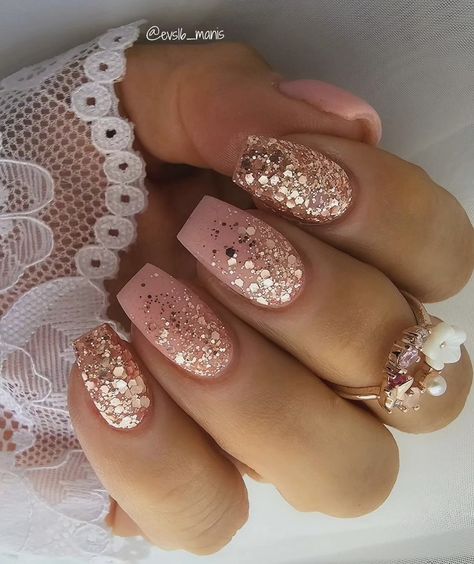 Portugal Nails, Gelish Colors, Show Nails, Rose Gold Nails Glitter, Powder Dip Nails, Fall Toe Nails, Shorter Nails, Short Natural Nails, Paris Nails