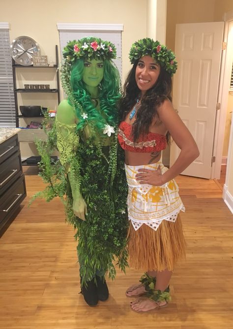 Moana Halloween Costume, Family Themed Halloween Costumes, Halloween Costumes Women Creative, Te Fiti, Halloween Duos, Themed Halloween Costumes, Moana Birthday Party, Book Week Costume, Diy Kostüm