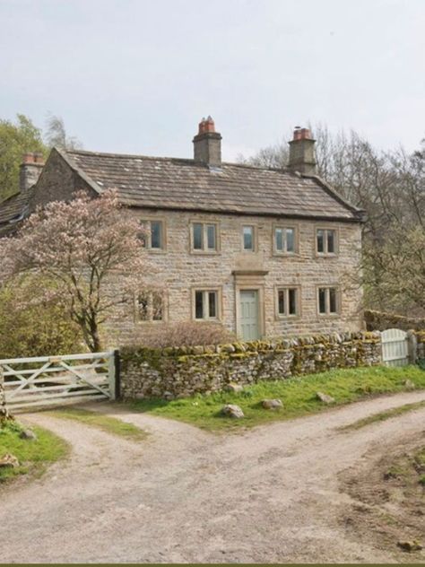 Dream home Stone English House, Cotswold Stone House Exterior, Stone Country House, English Cottage Style Exterior, English Country Cottage Exterior, Old French Country House, English Country House Exterior, British Country Home, English Farmhouse Exterior