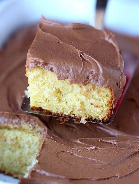 Cake Recipe Without Butter, Cake Recipe With Sour Cream, Chocolate Frosting Easy, Apple Squares, Cakes Without Butter, Easy Vanilla Cake, Cake With Chocolate Frosting, Easy Vanilla Cake Recipe, Yellow Cake Recipe