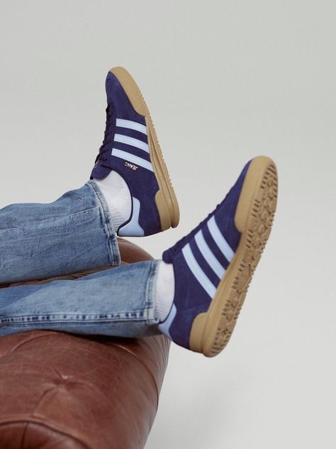 Adidas Jeans Shoes, Sneakerhead Outfits, Adidas Originals Jeans, Samba Gazelle, Adidas Jeans, Retro Adidas, Trendy Footwear, Football Casuals, Adidas Retro