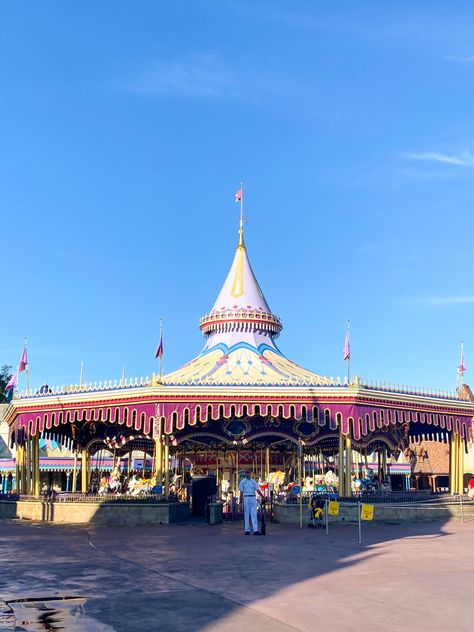 Disney Carousel, Carousel Aesthetic, Carousel, Walt Disney World, Disney World, Walt Disney, Fair Grounds, Louvre, Castle