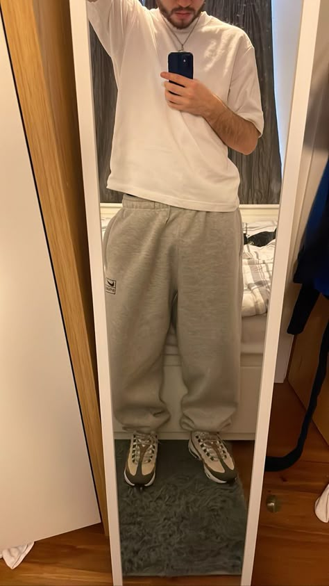 Mens Lazy Outfits, Streetwear Joggers Outfit, 90s Sweatpants Outfit, Men’s Sweatpants Outfit, Gray Sweatpants Outfit Men, Lazy Outfits Men, Sweats Outfit Men, Men Sweatpants Outfit, Grey Sweatpants Outfit Men