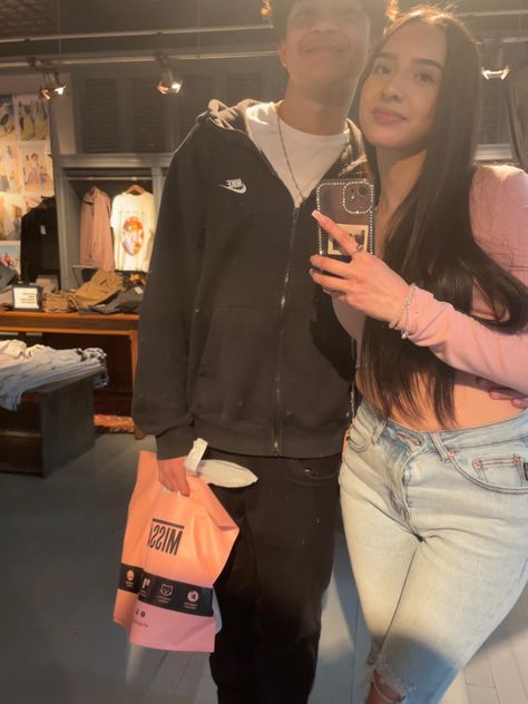 Couple Poses In Mall, Mall Pics With Boyfriend, Mall Couple Pictures, Shopping Mall Couple Photos, Boyfriend Girlfriend Mirror Pictures, Couple At Mall, Mall With Boyfriend, Mall Date, Couple Selfies