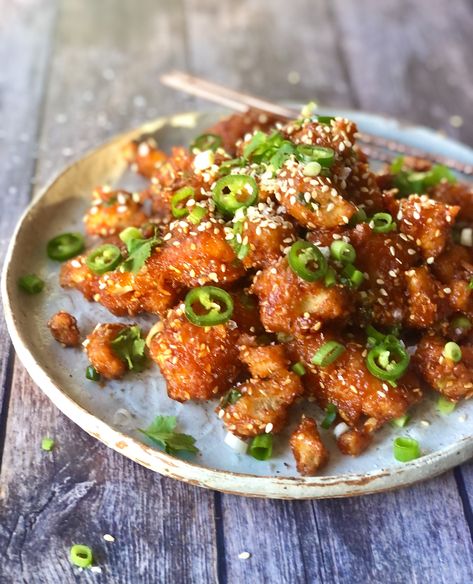 Sweet Thai Chili Cauliflower Bites, Thai Cauliflower Recipes, Chilli Cauliflower Recipe, Gluten Free Cauliflower Bites, Korean Cauliflower Bites, Chilli Bites Recipes, Korean Cauliflower, Sticky Cauliflower, Korean Appetizers