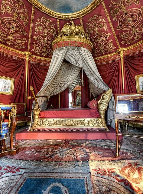 Eye For Design: Decorating French Empire Style Bedrooms Chateau De Malmaison, Bed Crown, W Hotel, Chateau France, French Empire, Empire Style, Beautiful Bedding, Beautiful Bedrooms, Red And Gold