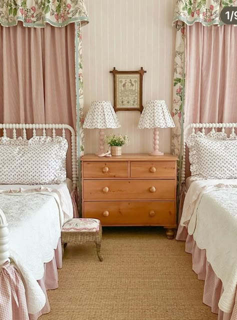 Vintage Girls Bedroom, Sisters Bedroom Ideas, Girls Bedroom Vintage, Twin Girl Bedrooms, Vintage Girls Rooms, Vintage Kids Room, Girls Bedroom Makeover, Shared Girls Room, Toddler Girl Room